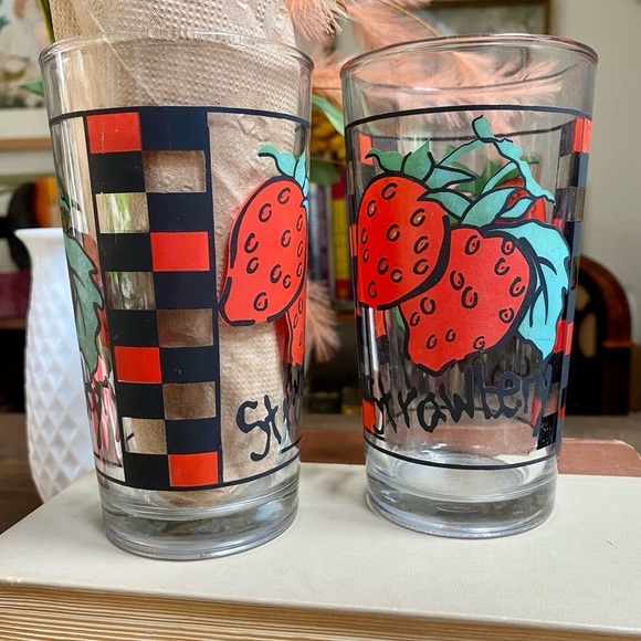 Retro Vintage Strawberry Red/Black Checkered Drink Tumblers Set of 2 - Picture 3 of 6